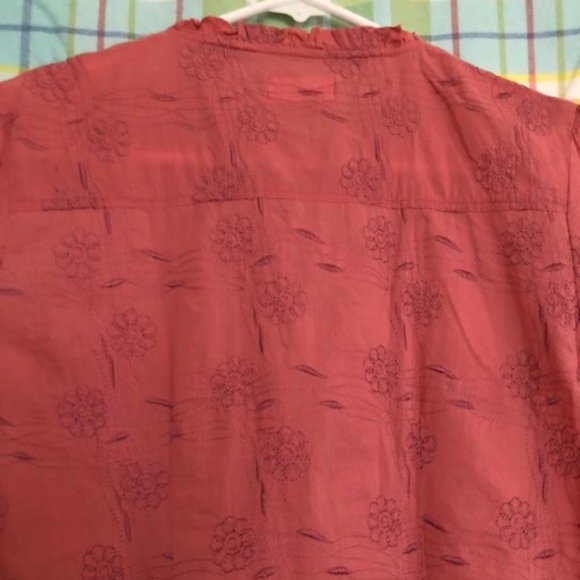 Adriana USA Rose Ruffle and Embroidered Short Sleeve Button Down Blouse Large - Picture 4 of 4